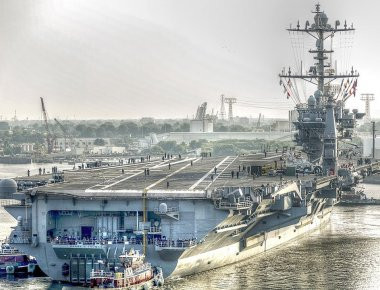 Θαλάσσιες δοκιμές για το αναβαθμισμένο αεροπλανοφόρο των ΗΠΑ «USS Harry S. Truman» (βίντεο)